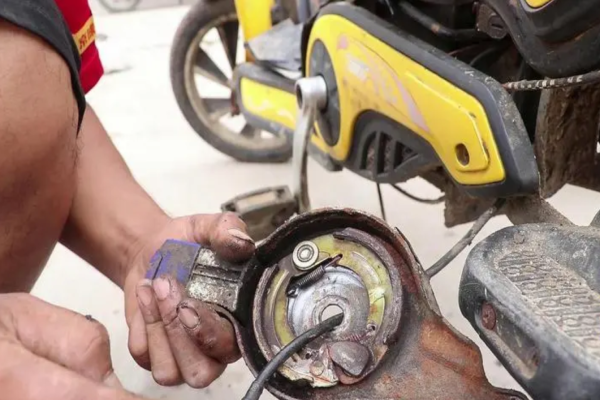 临沧市电动车刹车故障